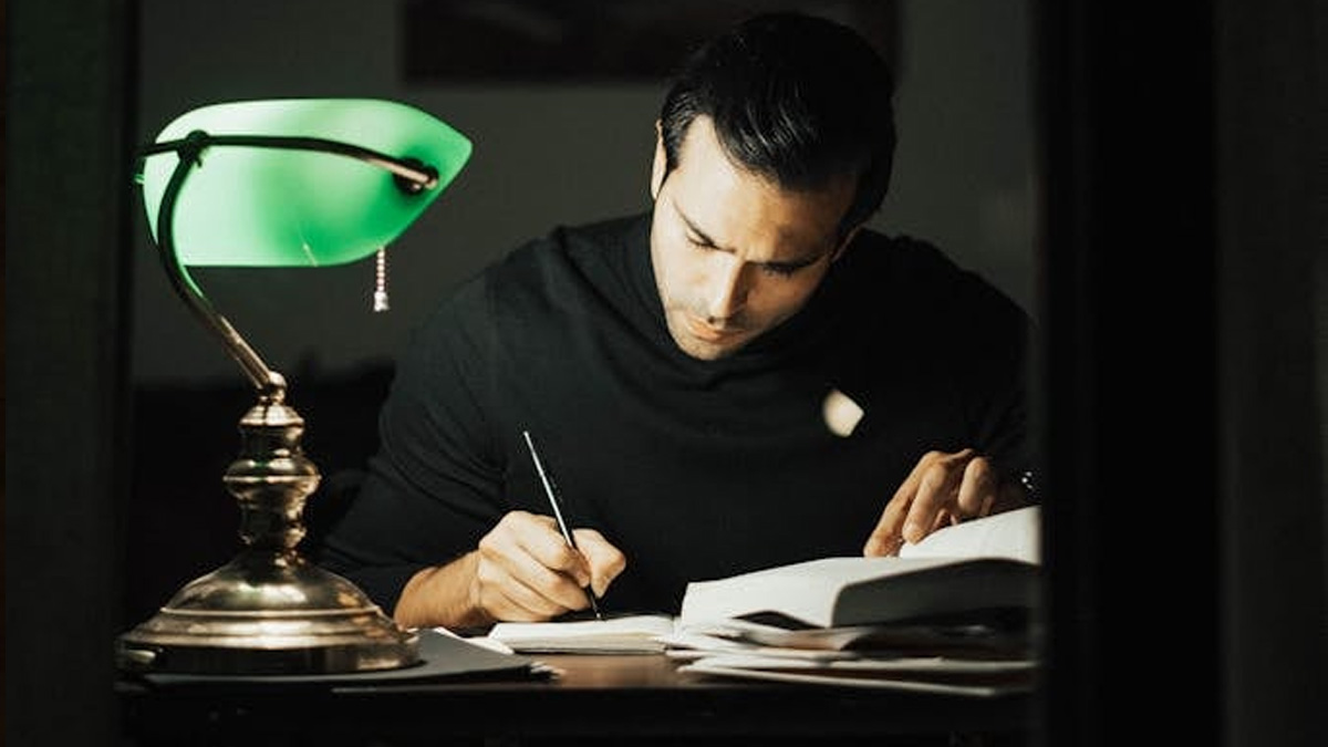 journaling into the night seems a fitting image for this post about personal blogging